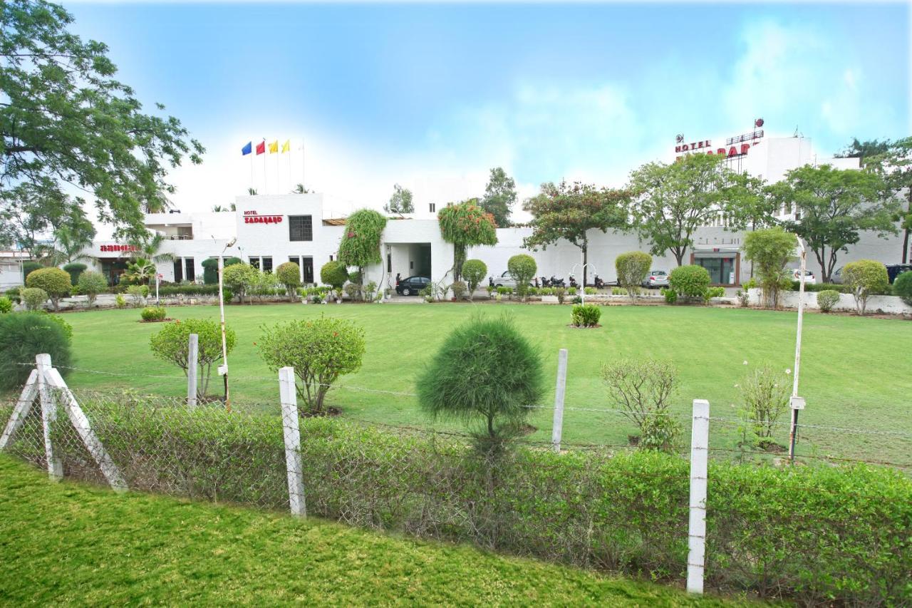 Chryso Hotels Pvt Ltd Ankleshwar Exterior photo