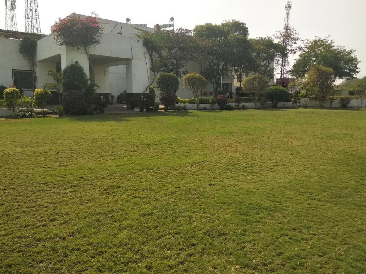Chryso Hotels Pvt Ltd Ankleshwar Exterior photo