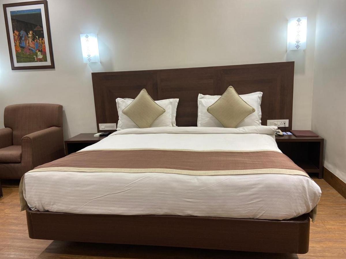 Chryso Hotels Pvt Ltd Ankleshwar Exterior photo