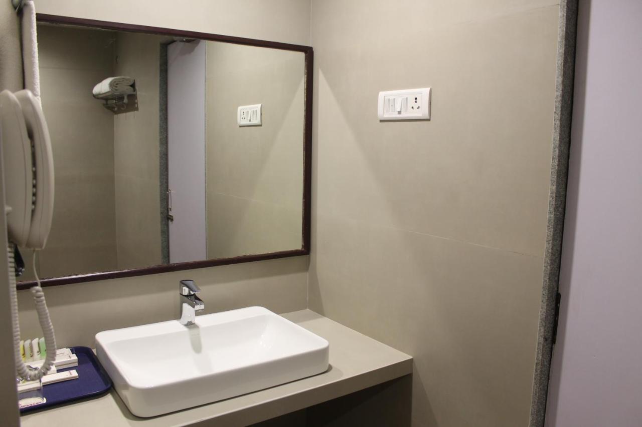 Chryso Hotels Pvt Ltd Ankleshwar Exterior photo