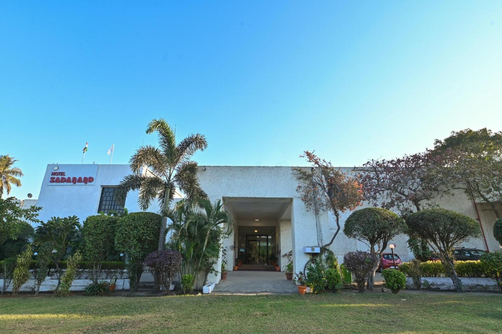 Chryso Hotels Pvt Ltd Ankleshwar Exterior photo